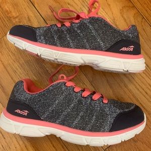 Like New Avía sneakers